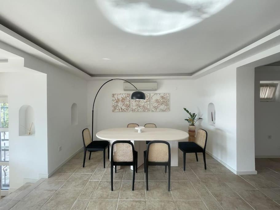 Private 5-bedroom With Pool And Sea View In Villa
