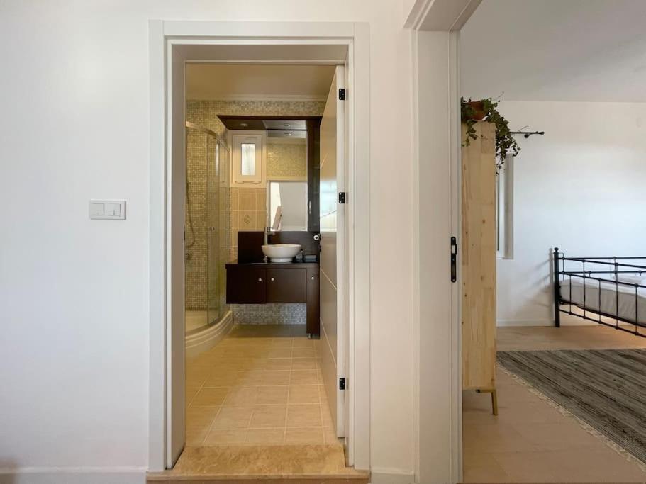 Private 5-bedroom With Pool And Sea View In Villa Bodrum