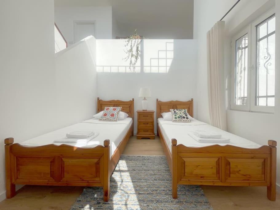 Private 5-bedroom With Pool And Sea View In Villa *