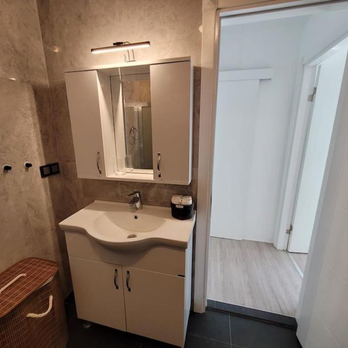 Brand New 2 Bedroom Modern Flat In Center 2 Apartment *