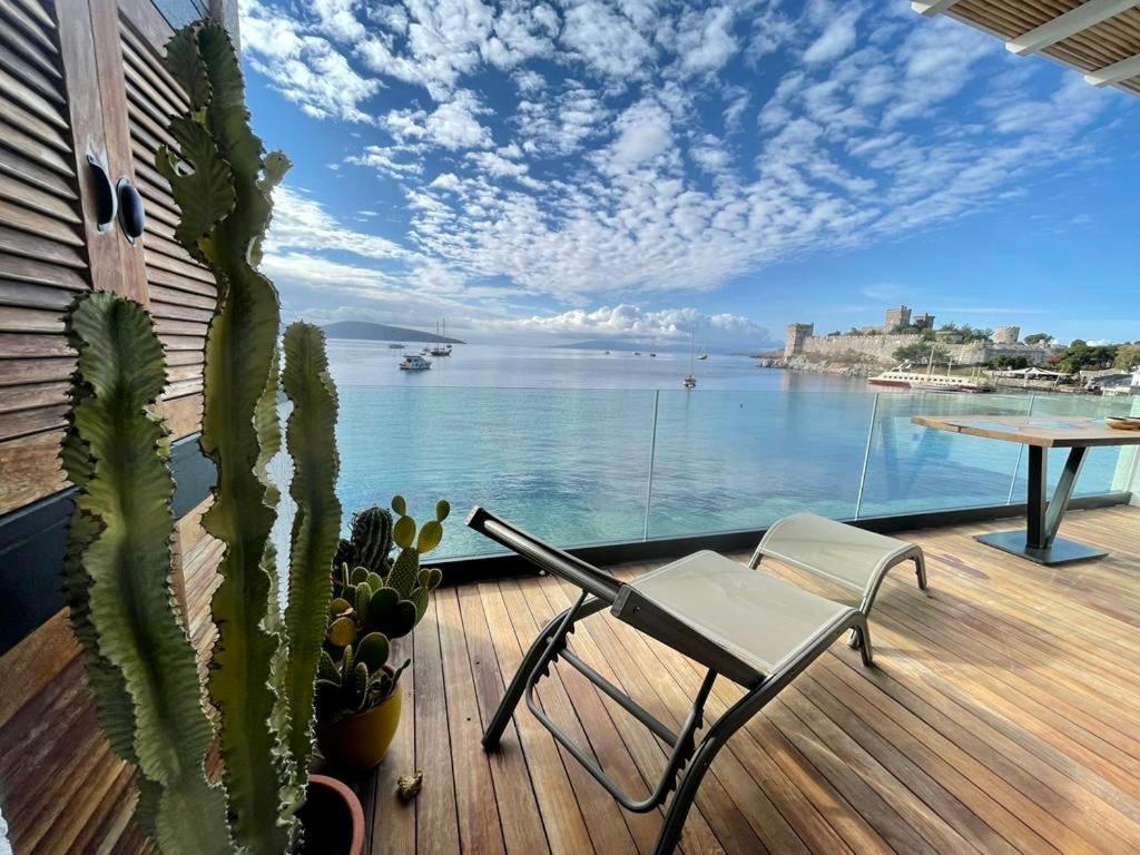 Surfer Caravan Gastro Pub Suites- Adults Only *