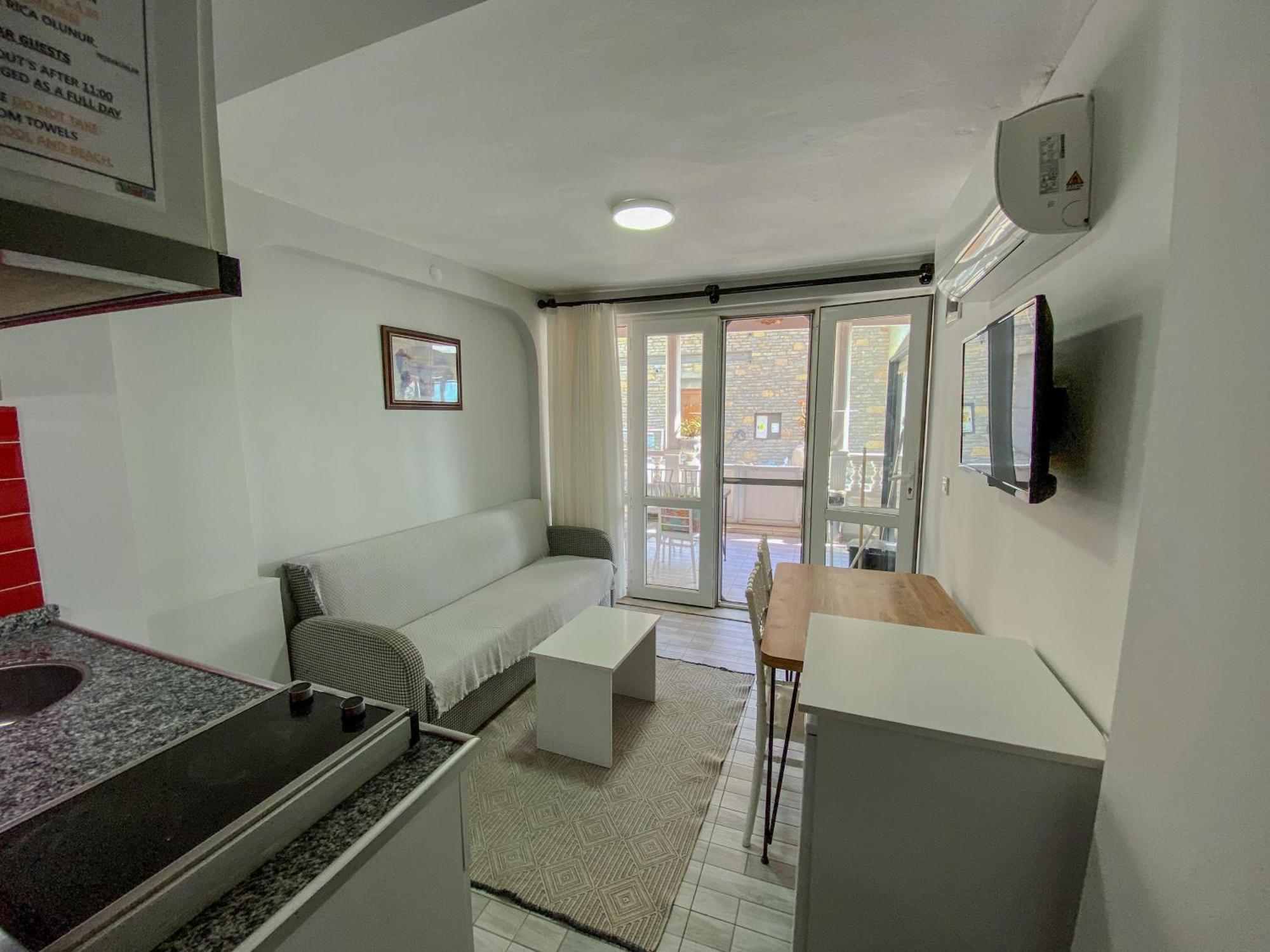 Apart Otel Izan Bakis *