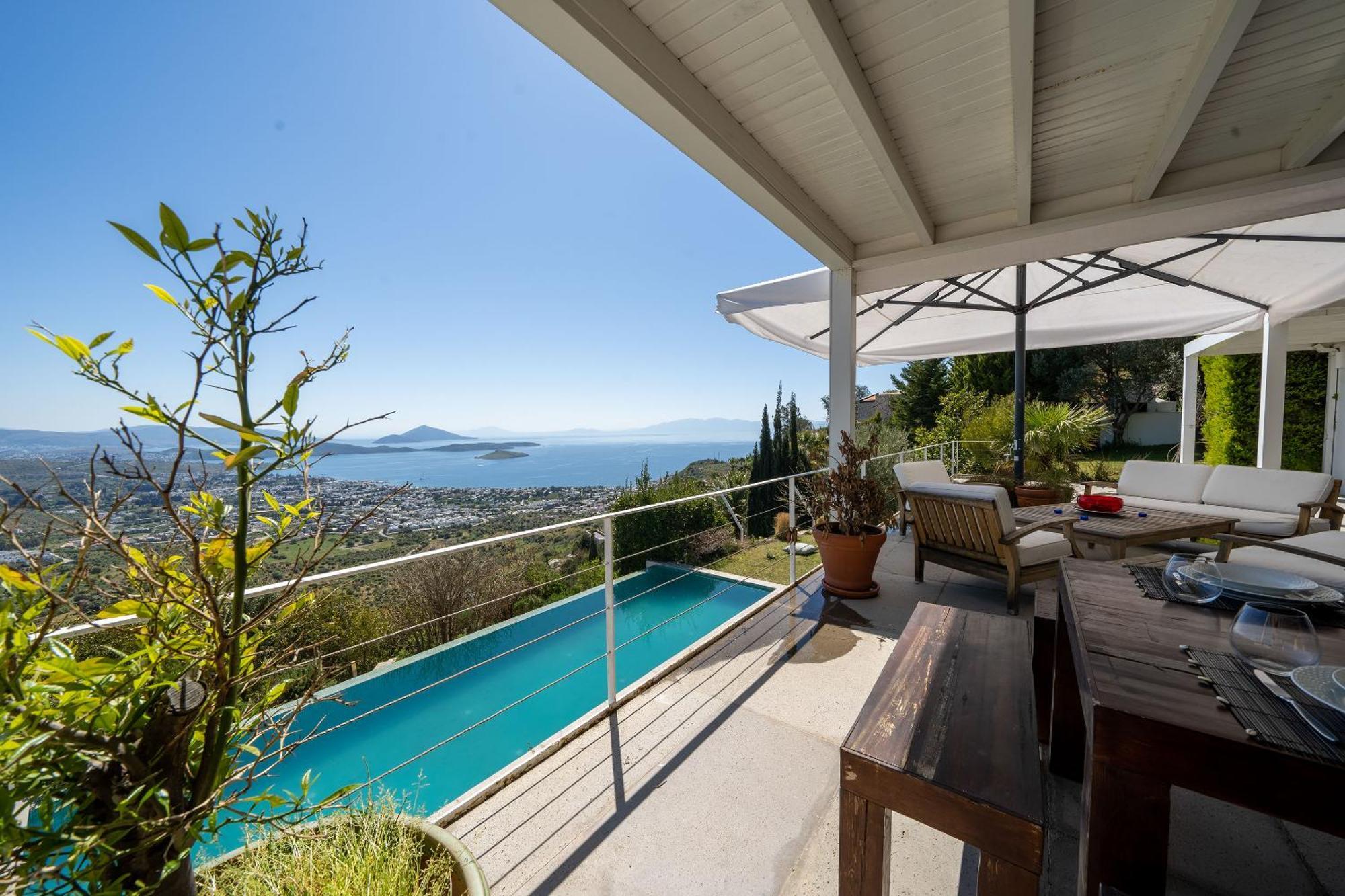 Stunning Sea View & Private Garden In Villa *