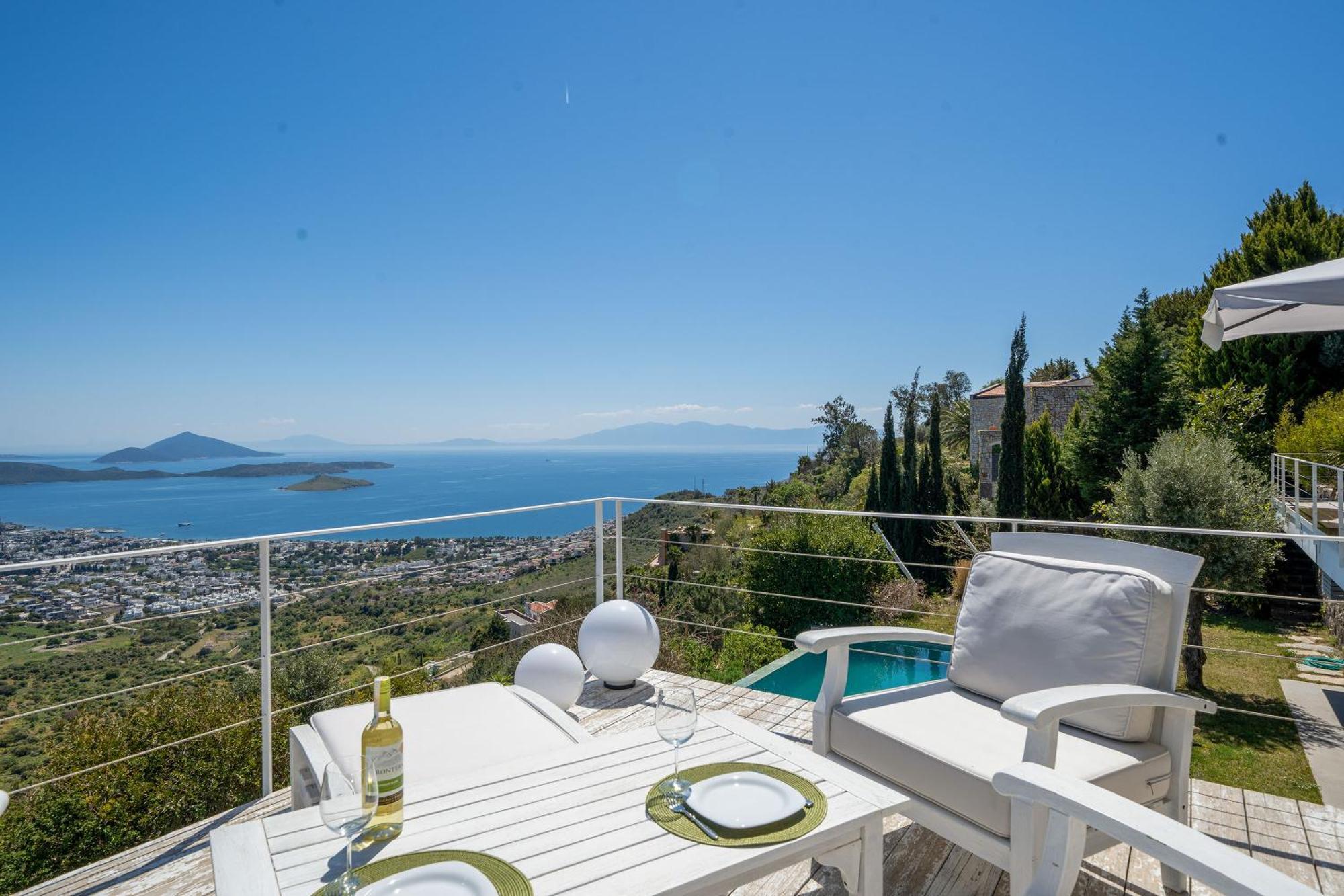 Stunning Sea View & Private Garden In Bodrum