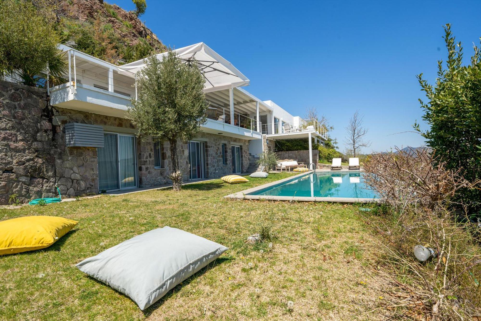 Stunning Sea View & Private Garden In