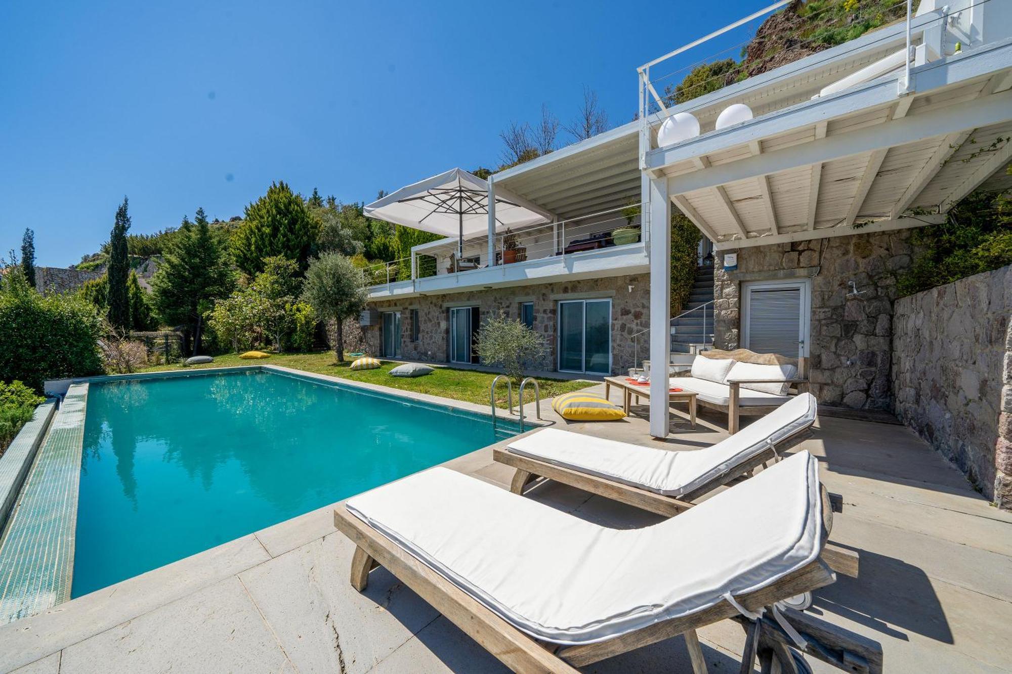 Villa Stunning Sea View & Private Garden In *