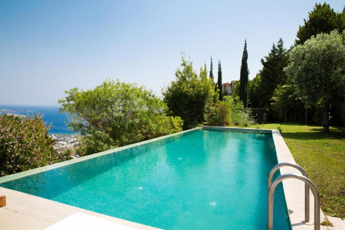 Villa Stunning Sea View & Private Garden In *