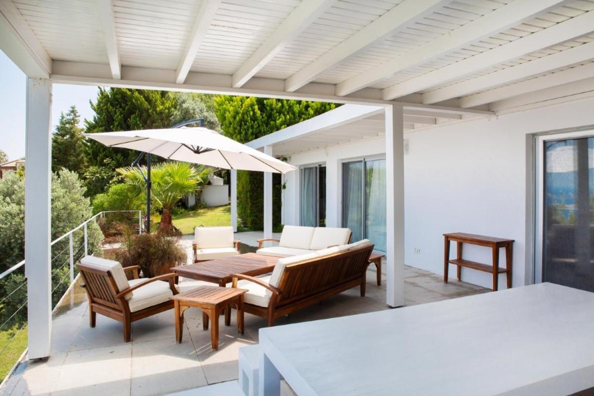 Stunning Sea View & Private Garden In *