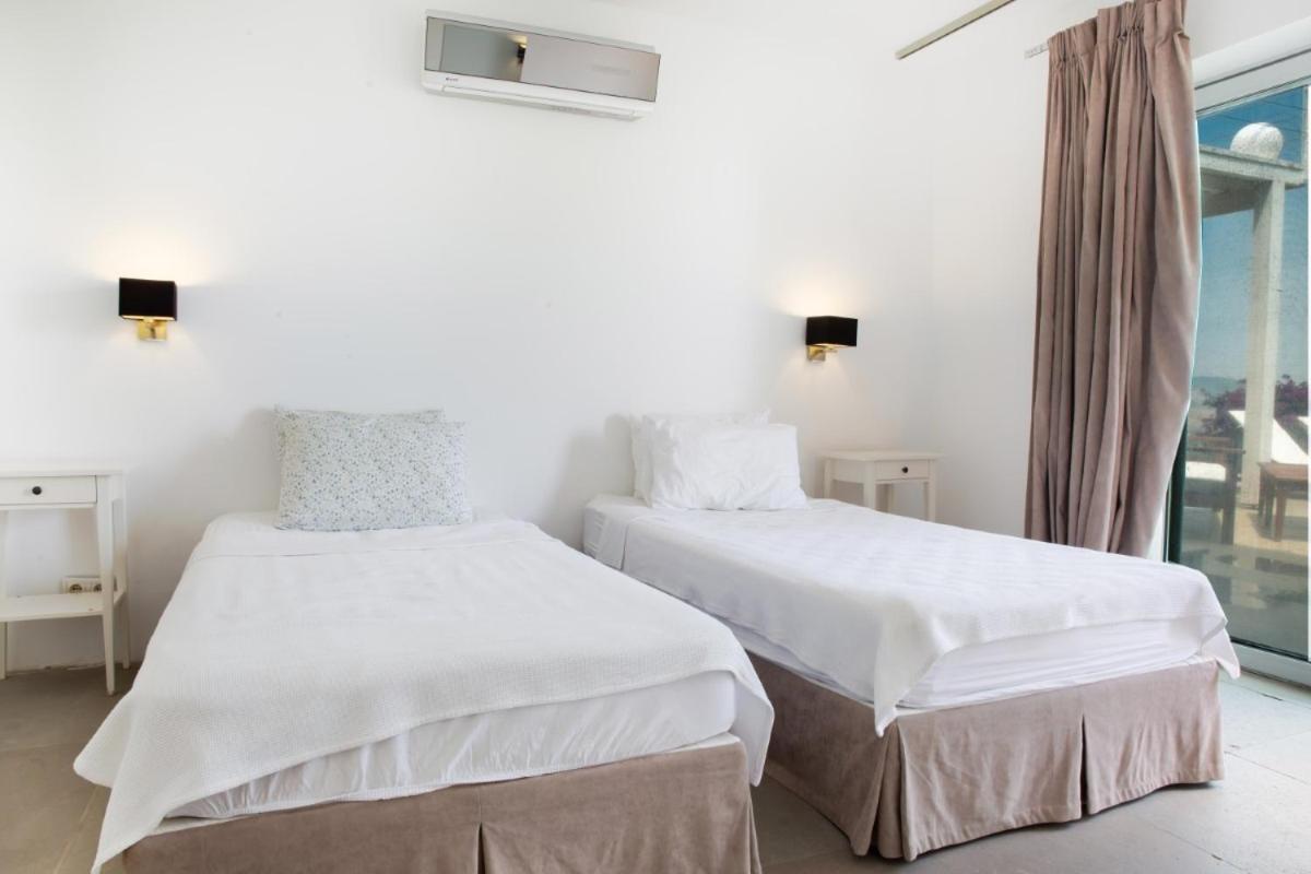 Villa Stunning Sea View & Private Garden In *