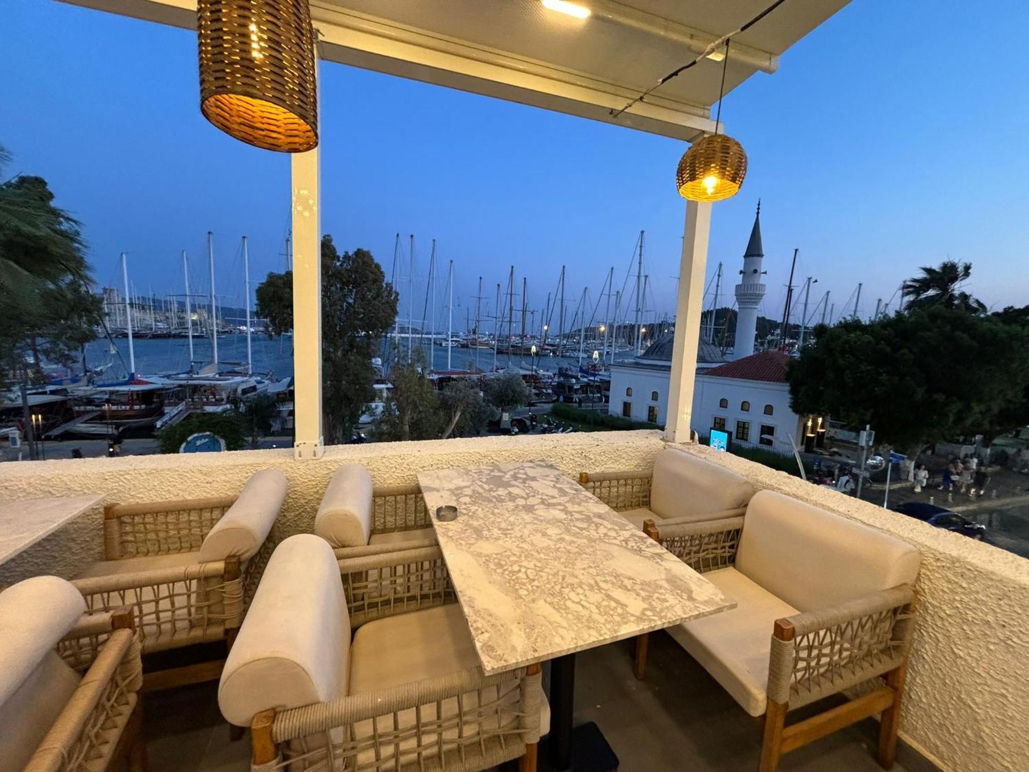 Oda ve Kahvaltı Tosunpasa Hookah Lounge Kafe Restroran Ve Turizm Otelcilik