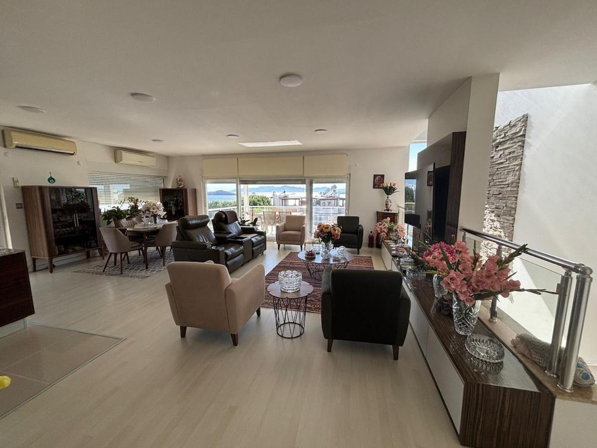2-storey With Pool In Villa *