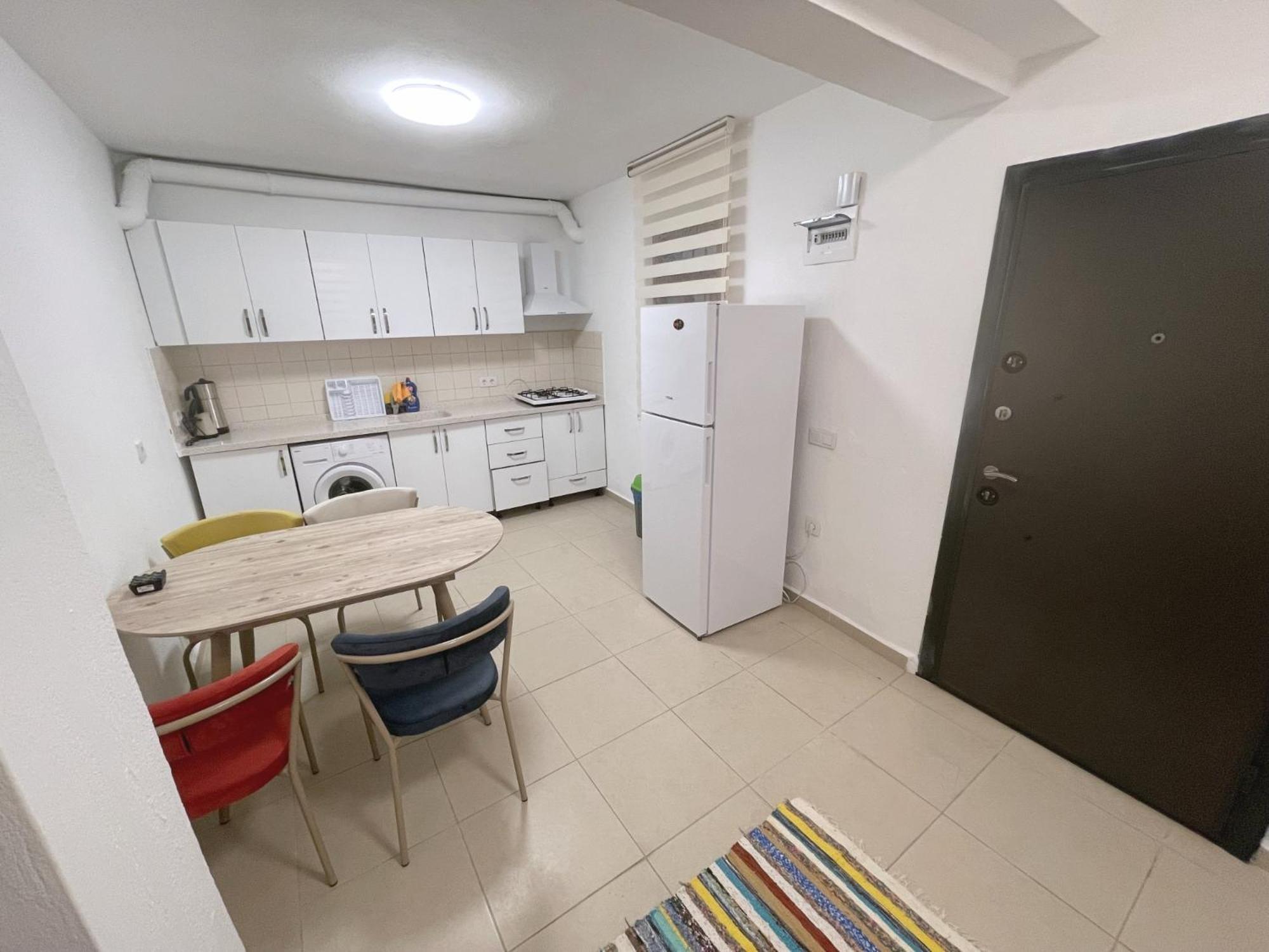 Modern In Quiet Lane Daire *