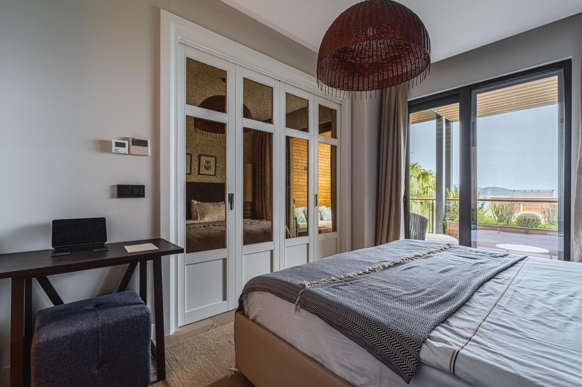 Apartment 2-bedroom Beachfront Flat With Amenities