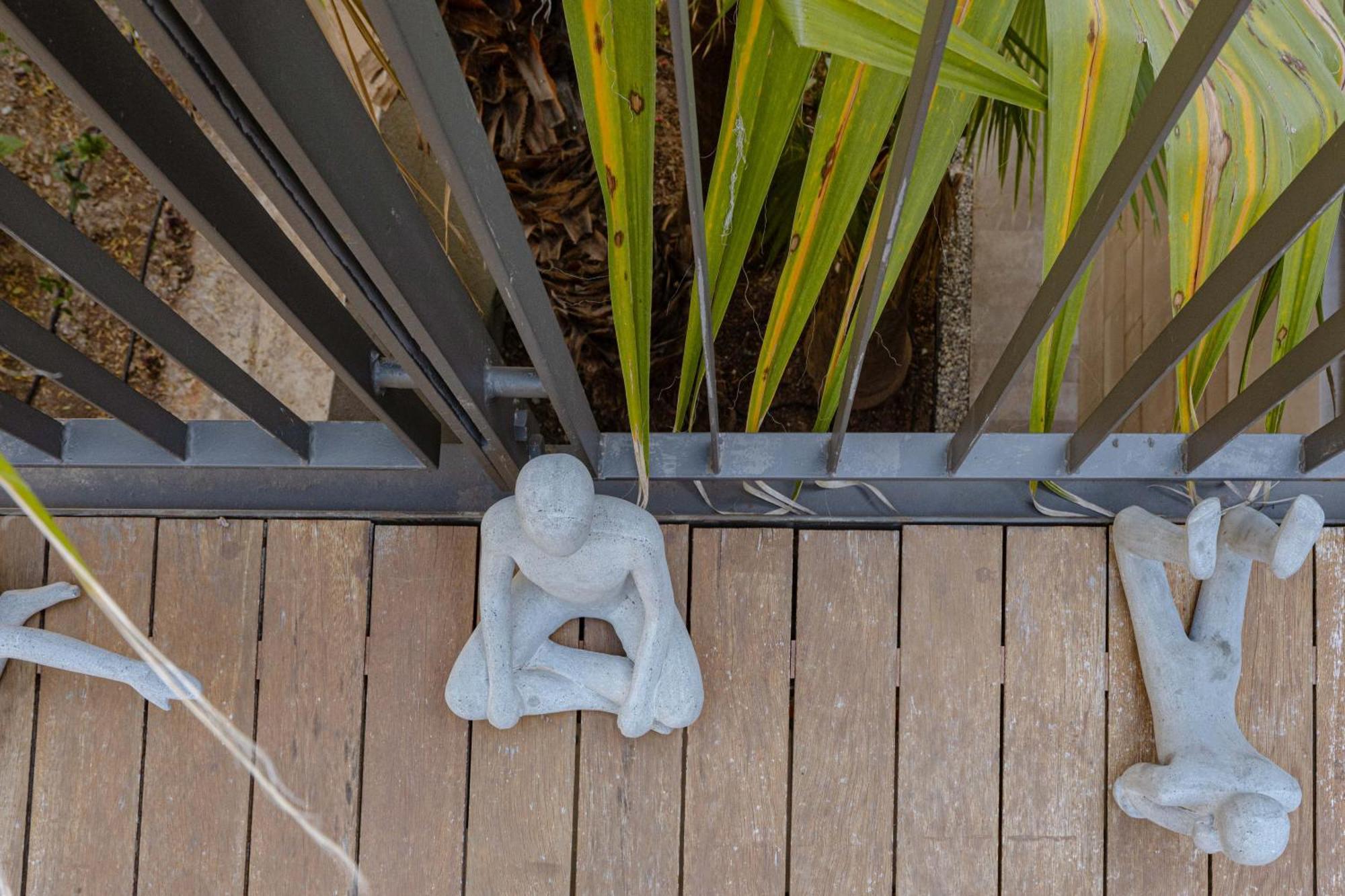2-bedroom Beachfront Flat With Amenities
