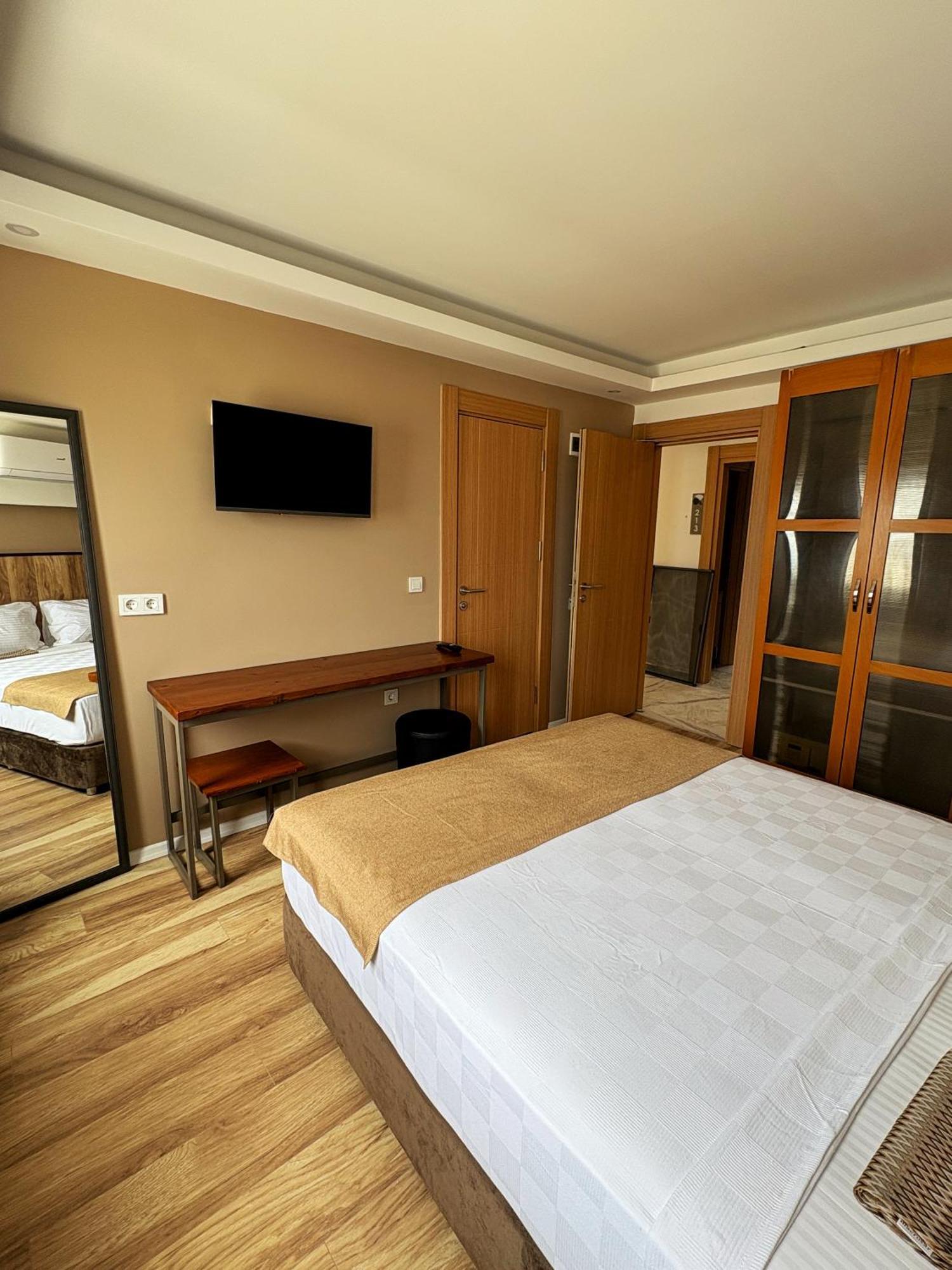 Loca Centre Otel *