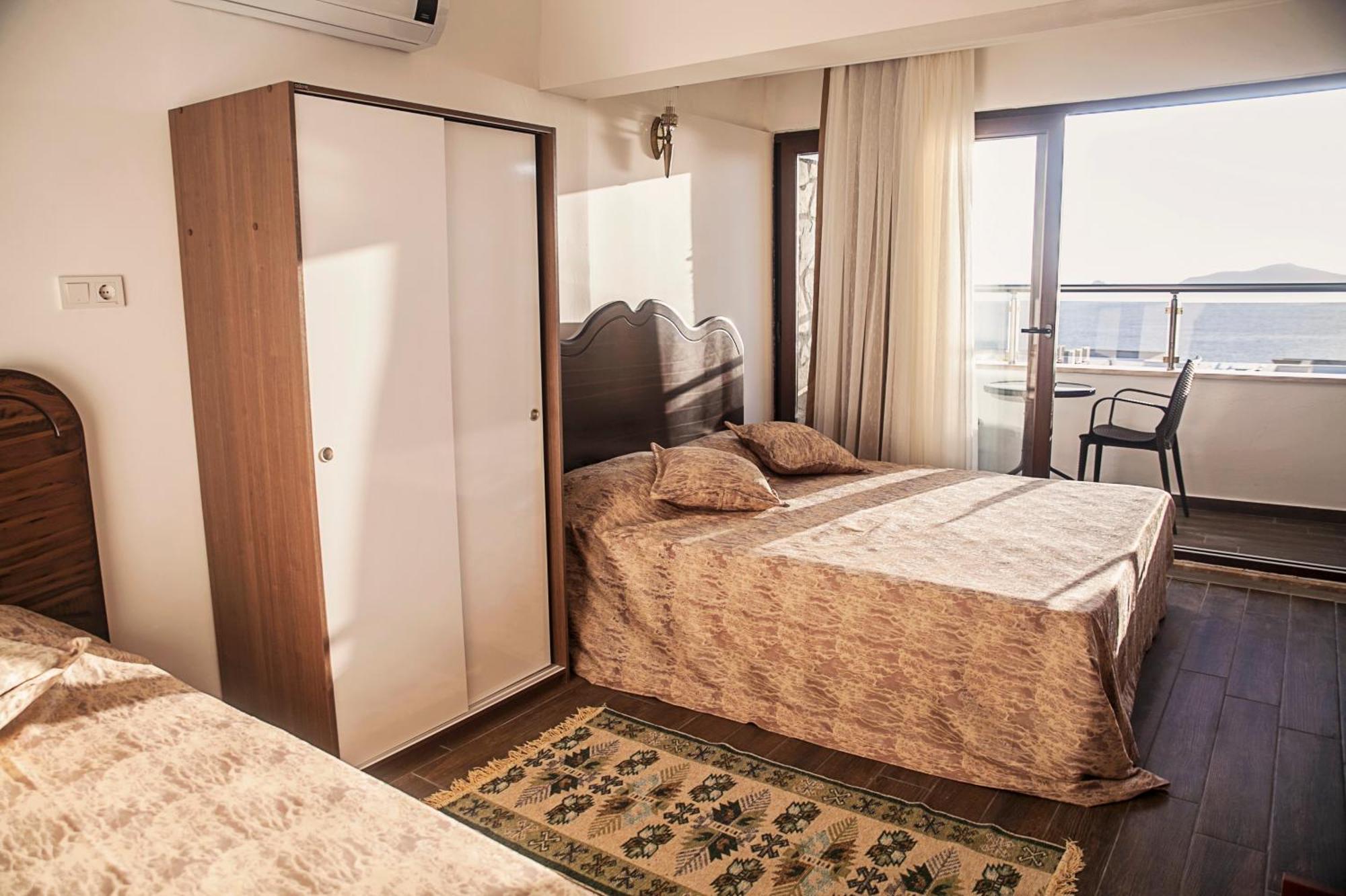 Stone Hotel *