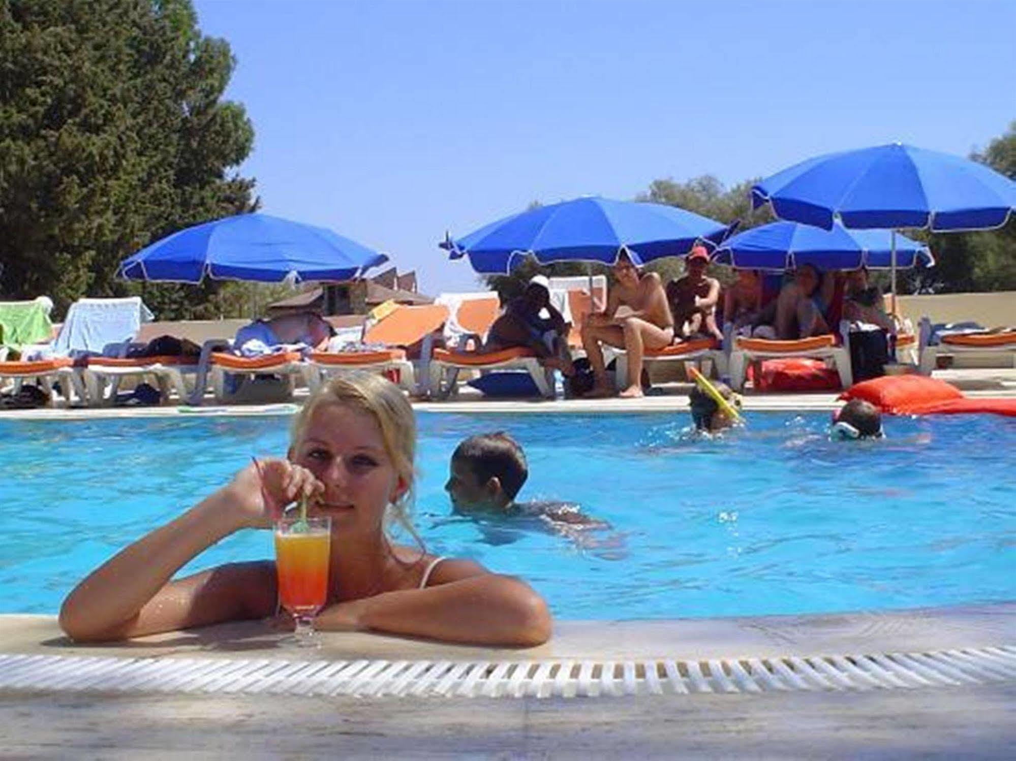Otel Salinas 3*