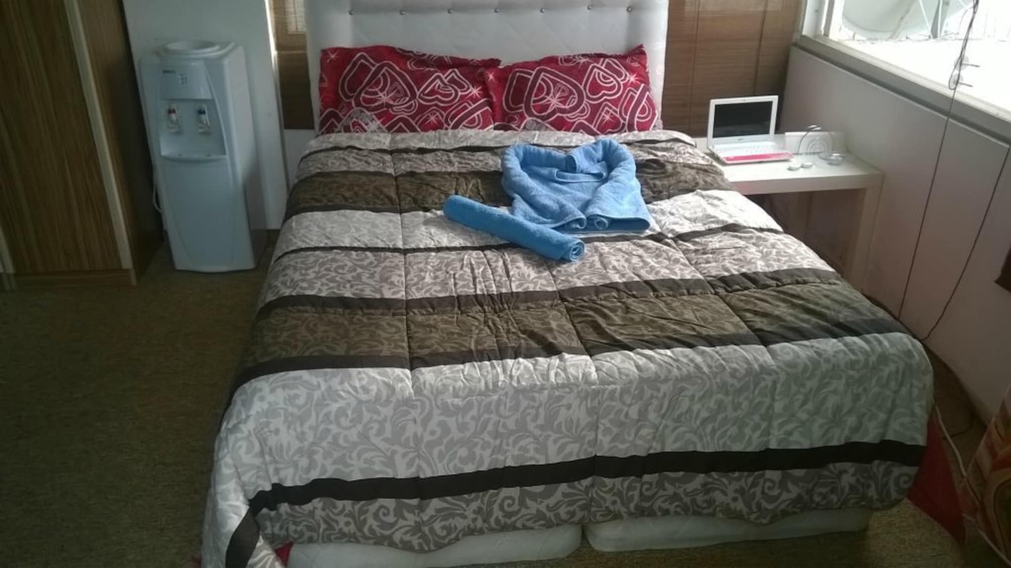 Bed & Breakfast Parliament *