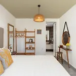 La Local Beach House & Villa
