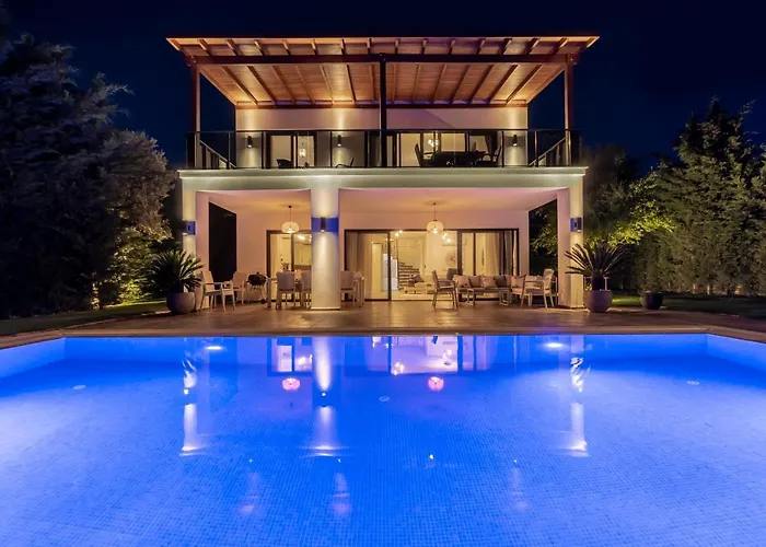 Contemporary Luxury Villa In Yalikavak Center