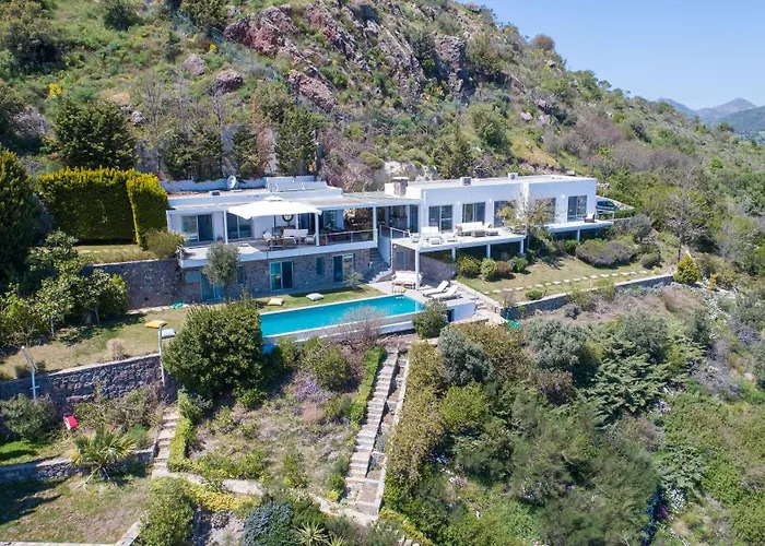 Stunning Sea View & Private Garden Villa In Bodrum