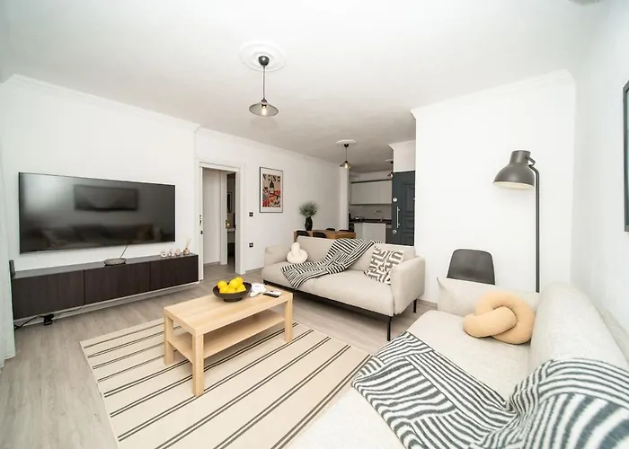 Bodrum Center 2 Bedroom Calm Modern Upstairs Flat - Yeni Duenya Bodrum