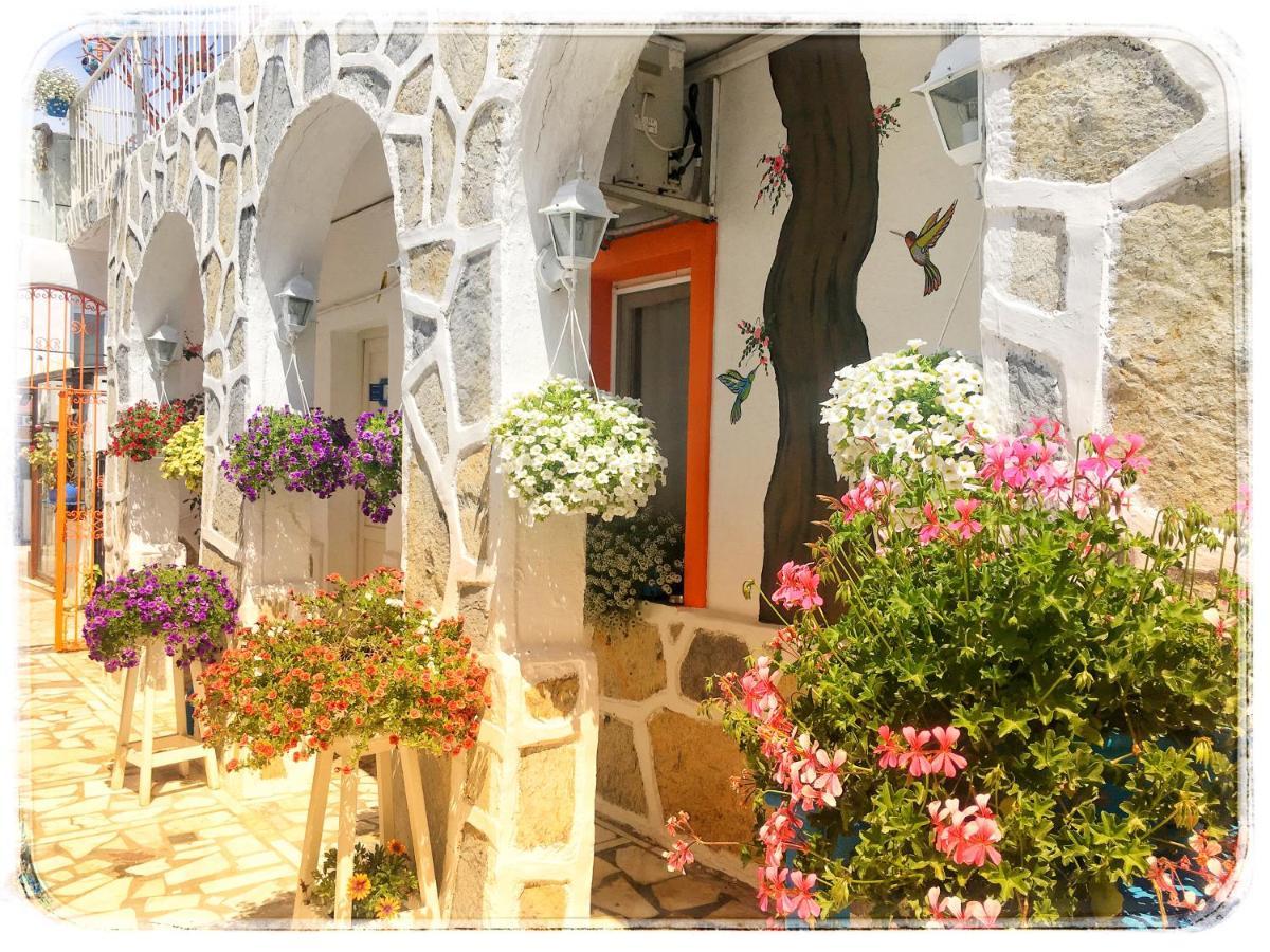 Sade Otel *