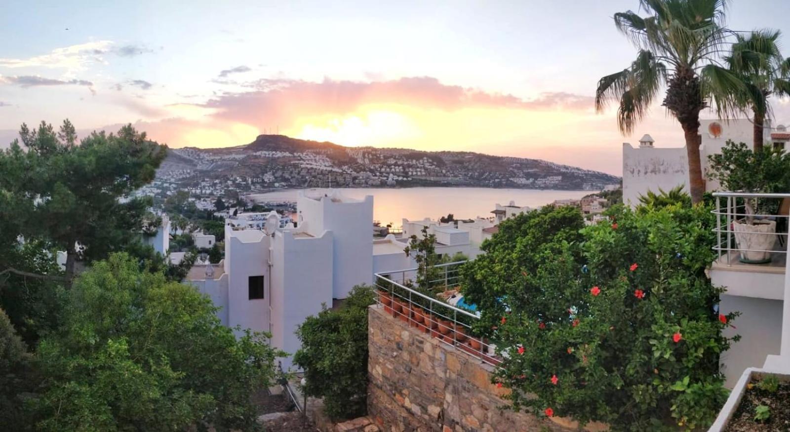 Guendogan Koyu Havuzlu Site Villa Bodrum