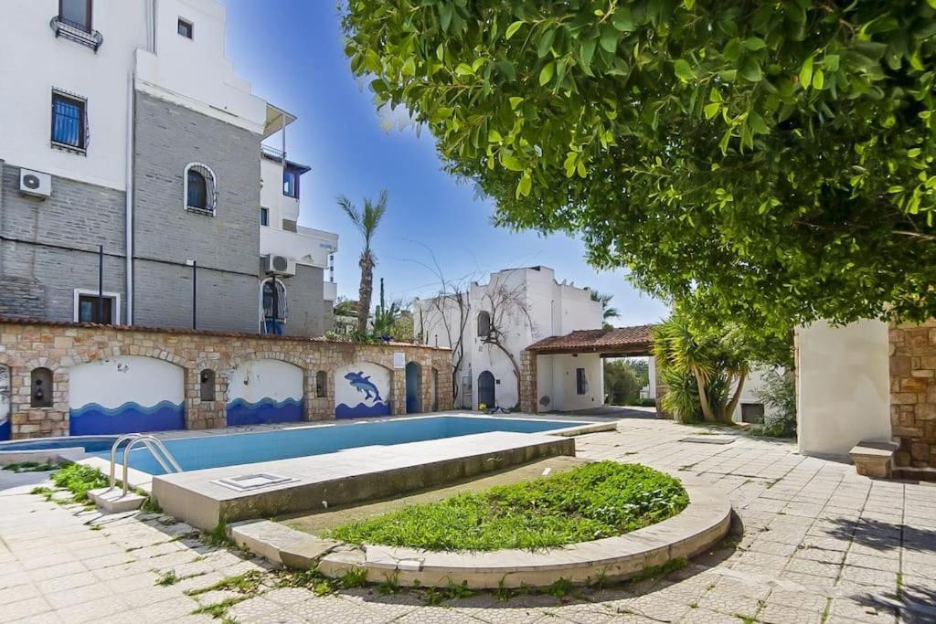 Apartment Cozy And Central With Shared Pool Near Beach In