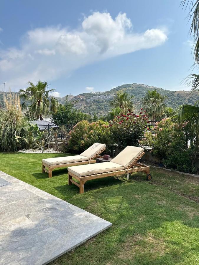 Falcon With Swimming Pool And Great Views In Yalikavak