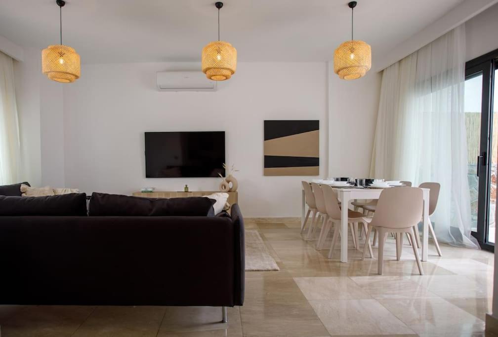 Luxury New With 4 Bedrooms And Private Pool Villa *
