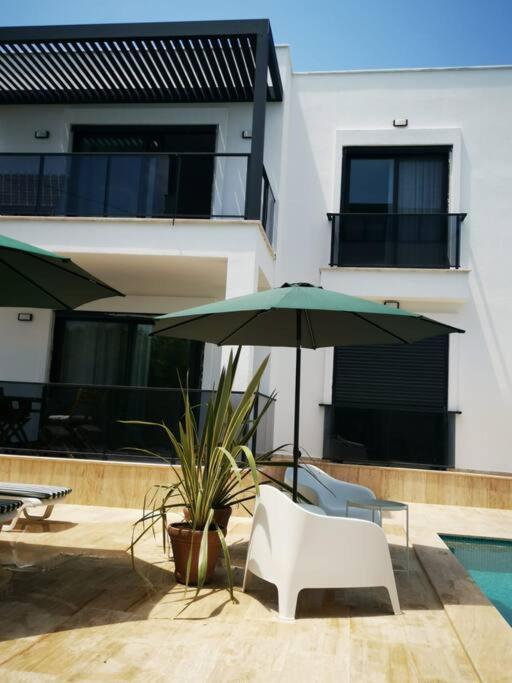 Apartment Brand New 2 Bedroom Garden Floor Flat With Pool A1 *