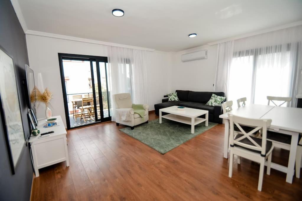 Brand New 2 Bedroom Floor Flat With Pool A2 Apartment *