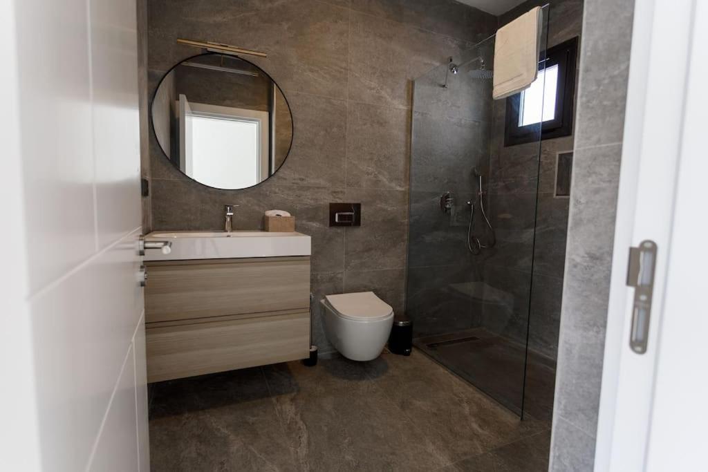 Luxury New With 4 Bedrooms And Private Pool