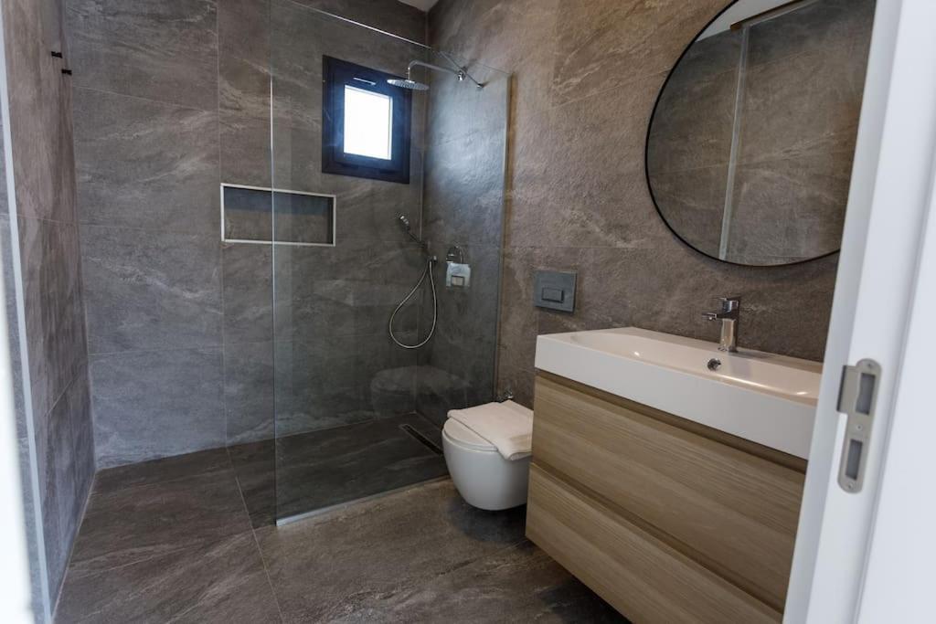 Villa Luxury New With 4 Bedrooms And Private Pool