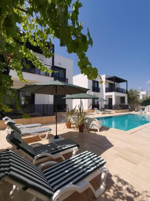 Apartment Brand New 2 Bedroom Garden Floor Flat With Pool B1 *