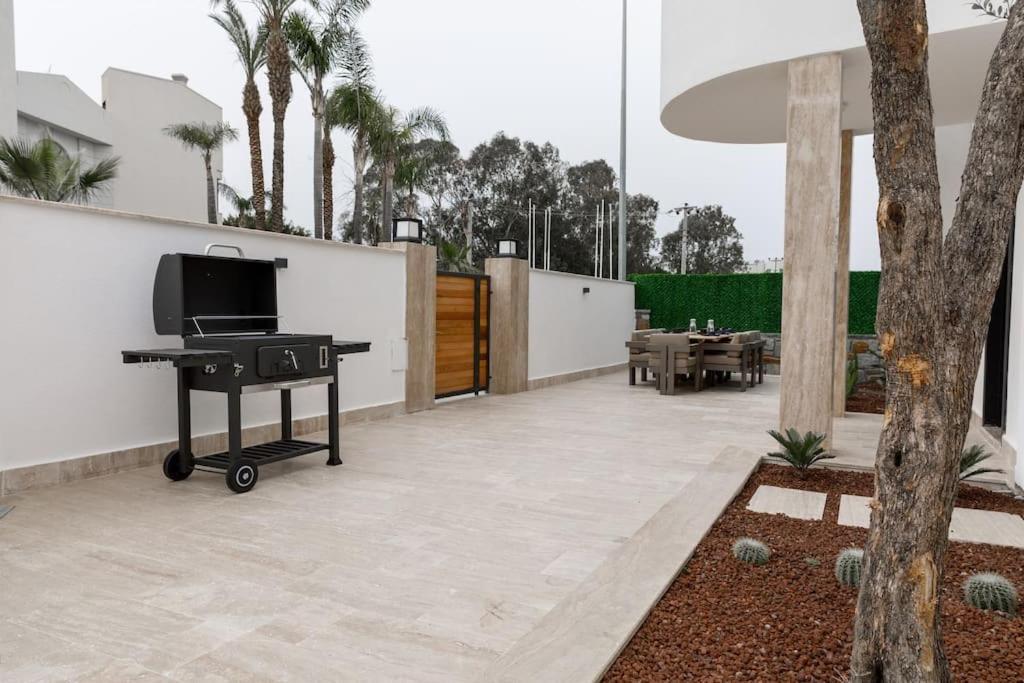 Luxury New With 4 Bedrooms And Private Pool