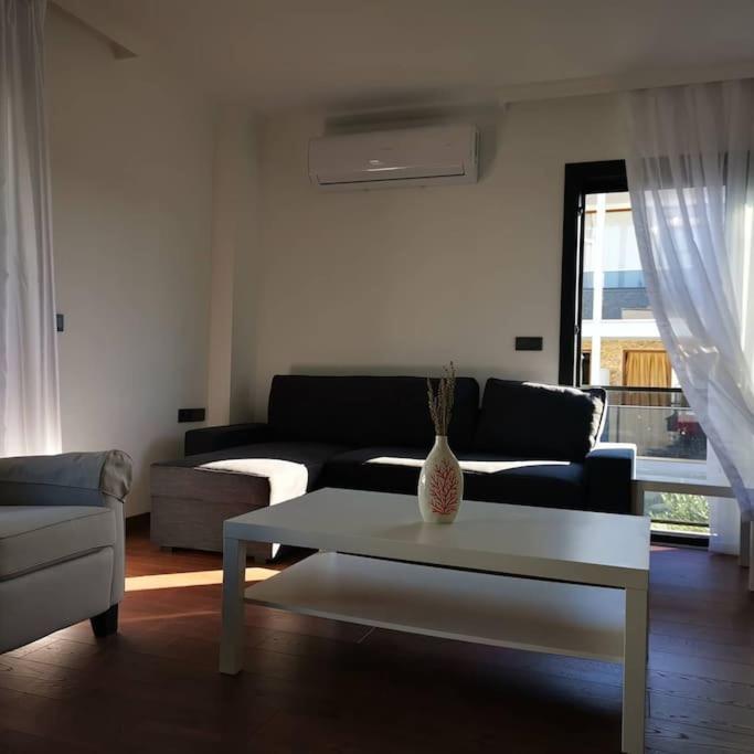 Apartment Brand New 2 Bedroom Garden Floor Flat With Pool A1
