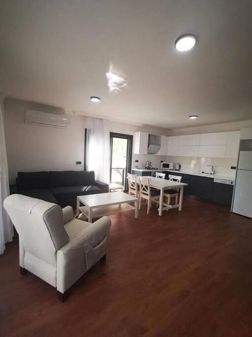 Apartment Brand New 2 Bedroom Garden Floor Flat With Pool A1 *