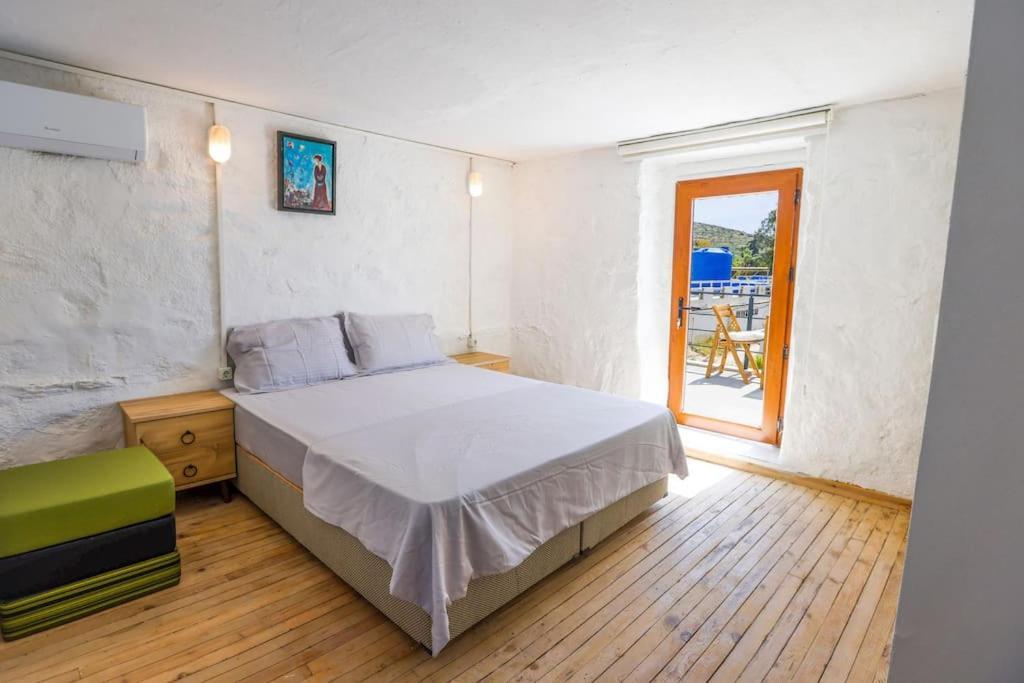 Villa Traditional Seaside Stone With Private Pool *