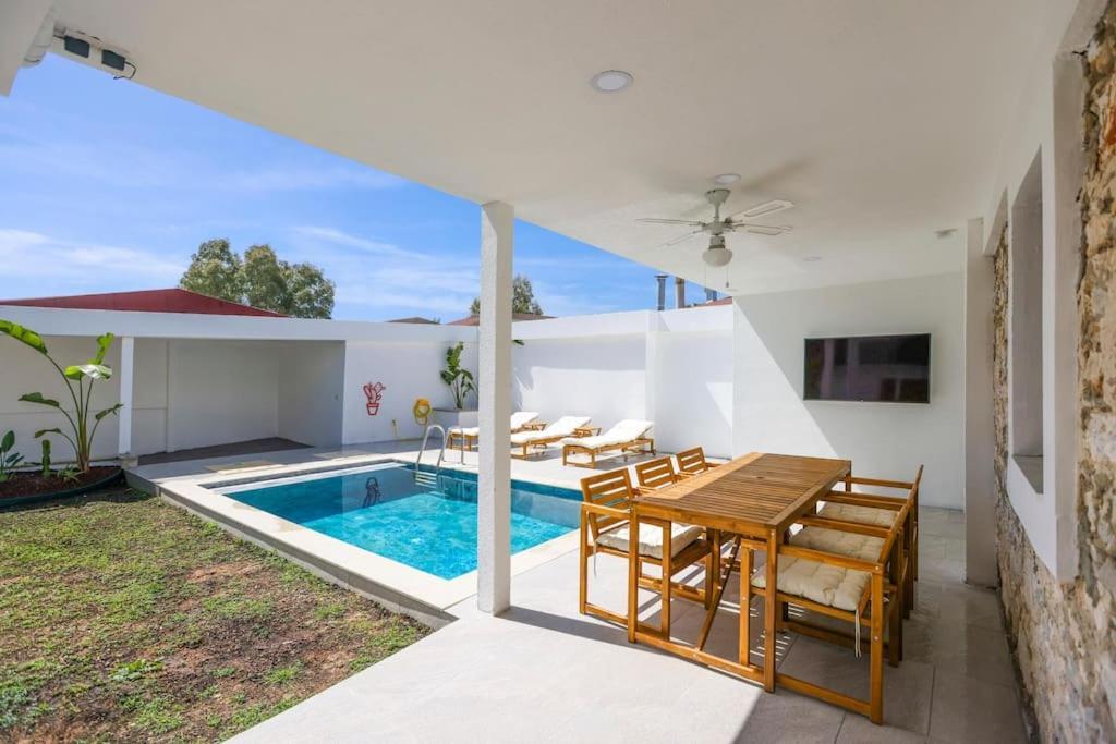 Traditional Seaside Stone With Private Pool Villa *