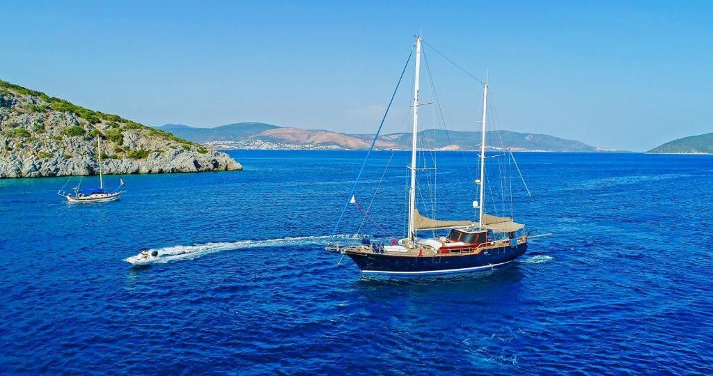 Tekne Luxury Boat In Marina Bodrum