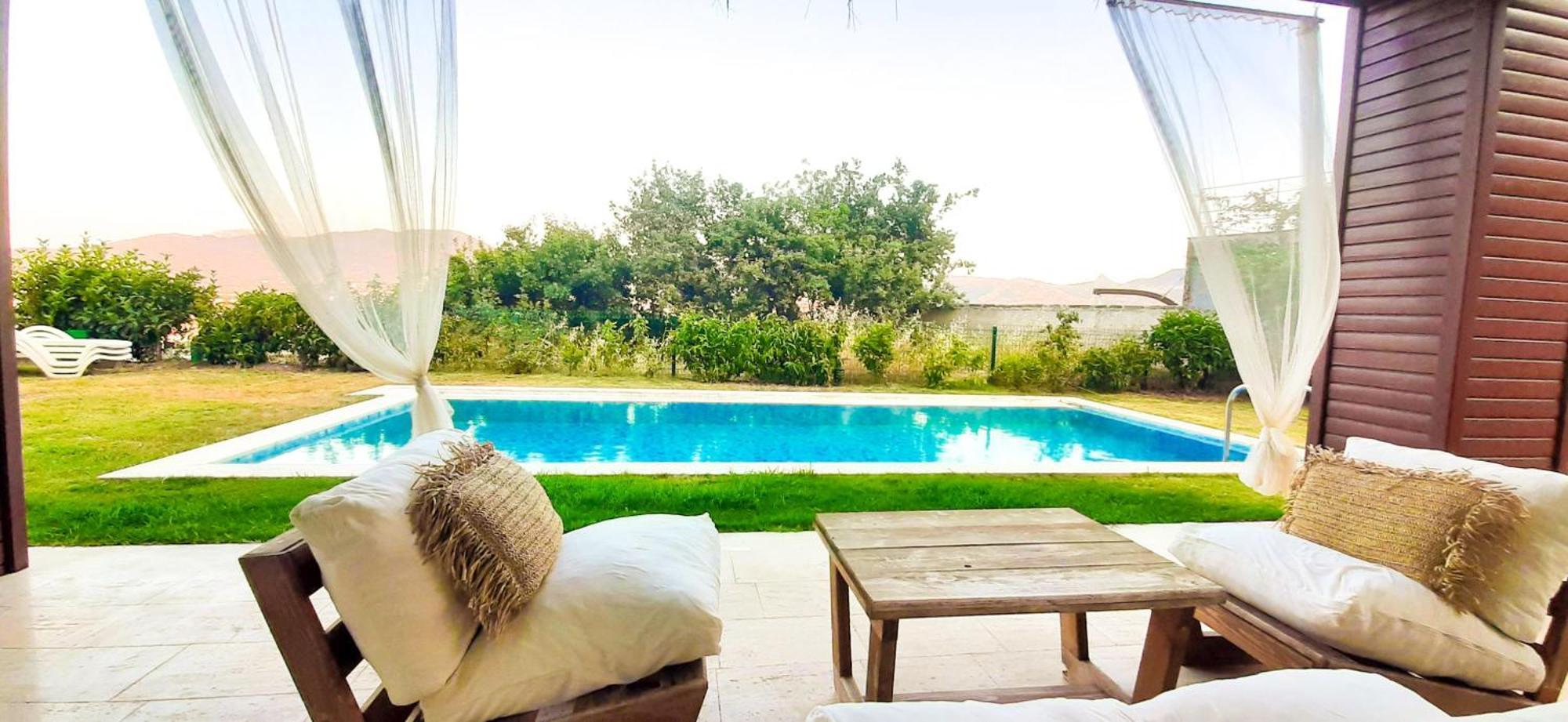 Villa Private With Pool And Garden