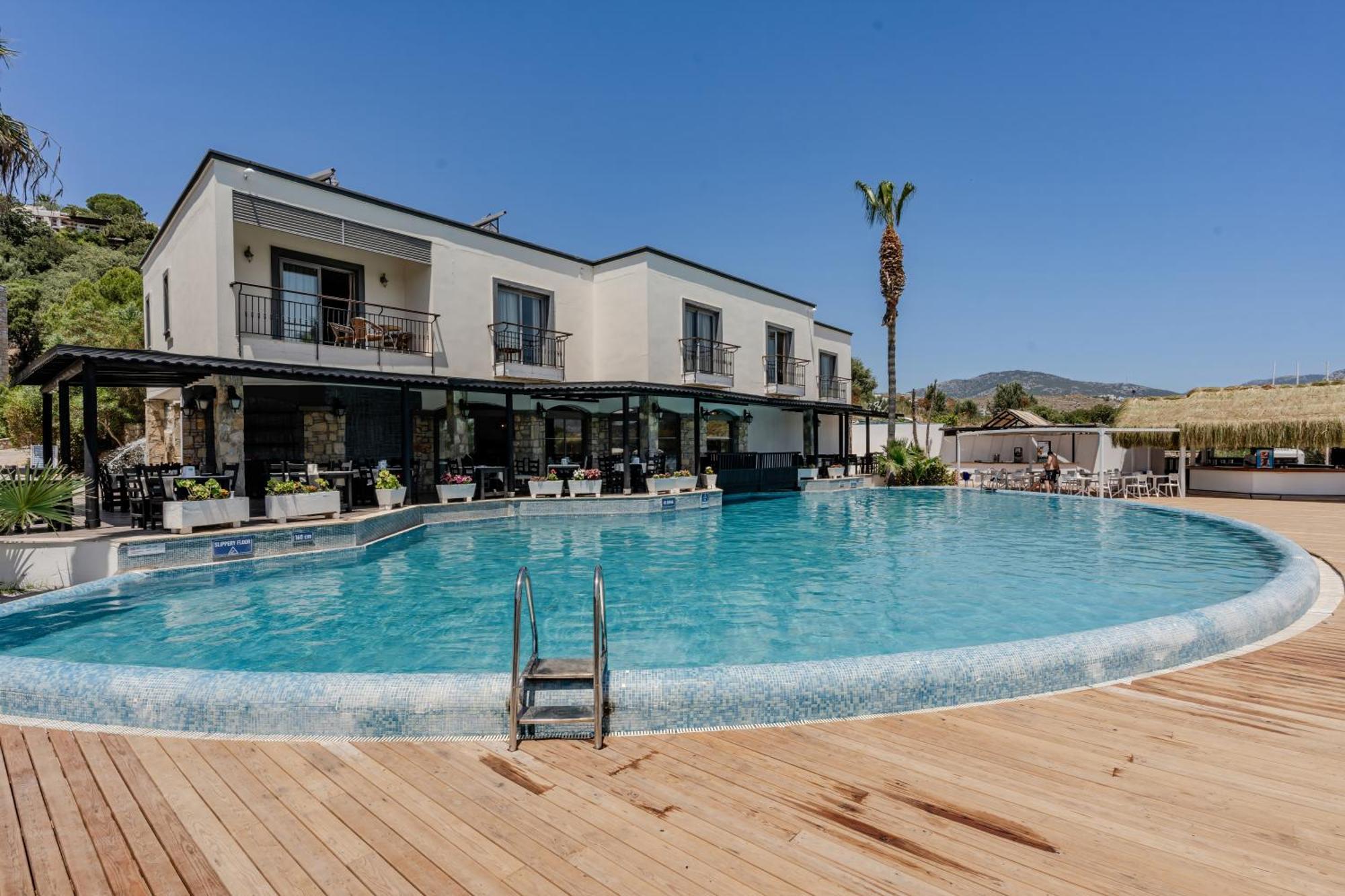 Amilla Hotel 4*