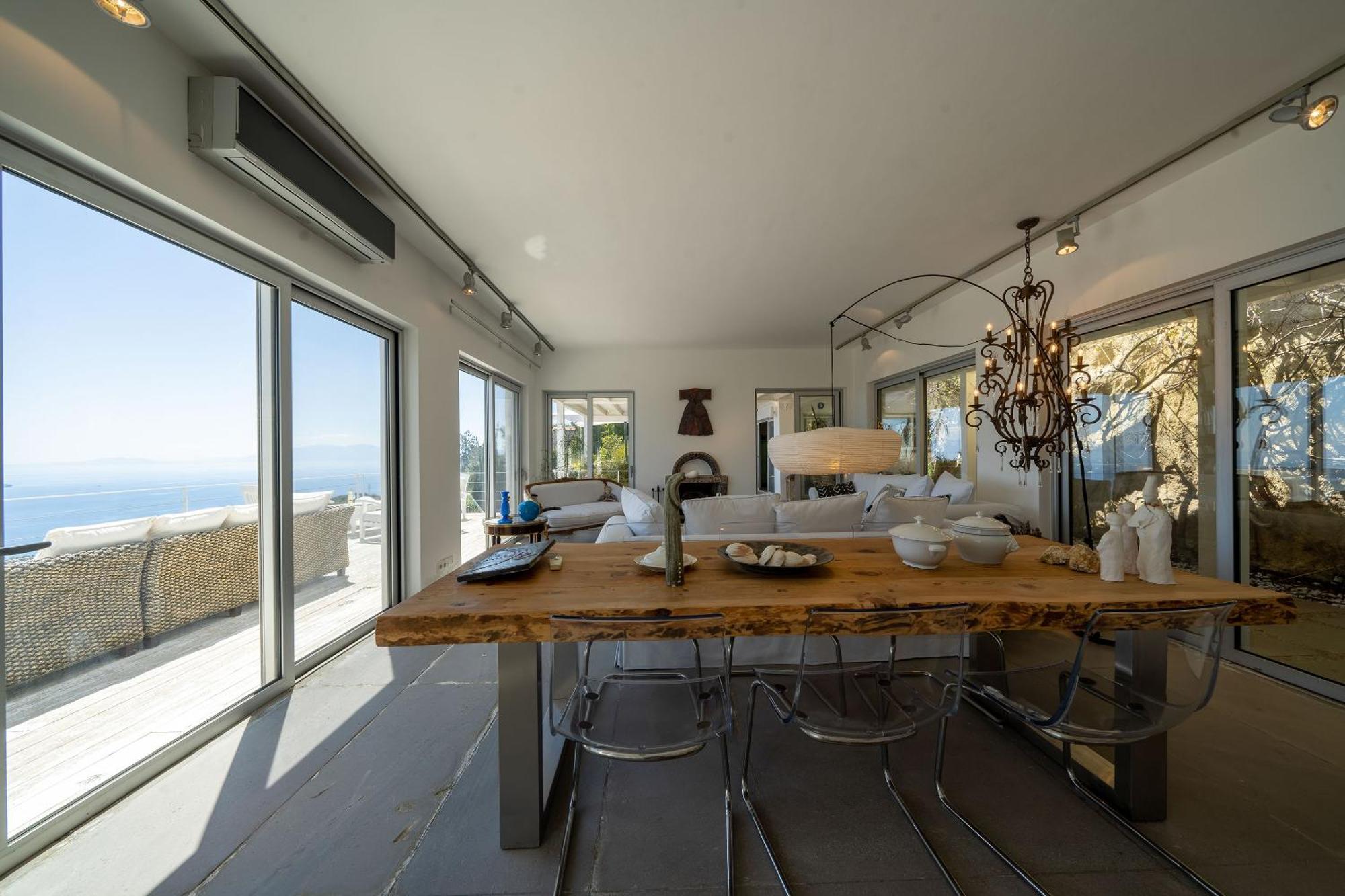 Villa Stunning Sea View & Private Garden In