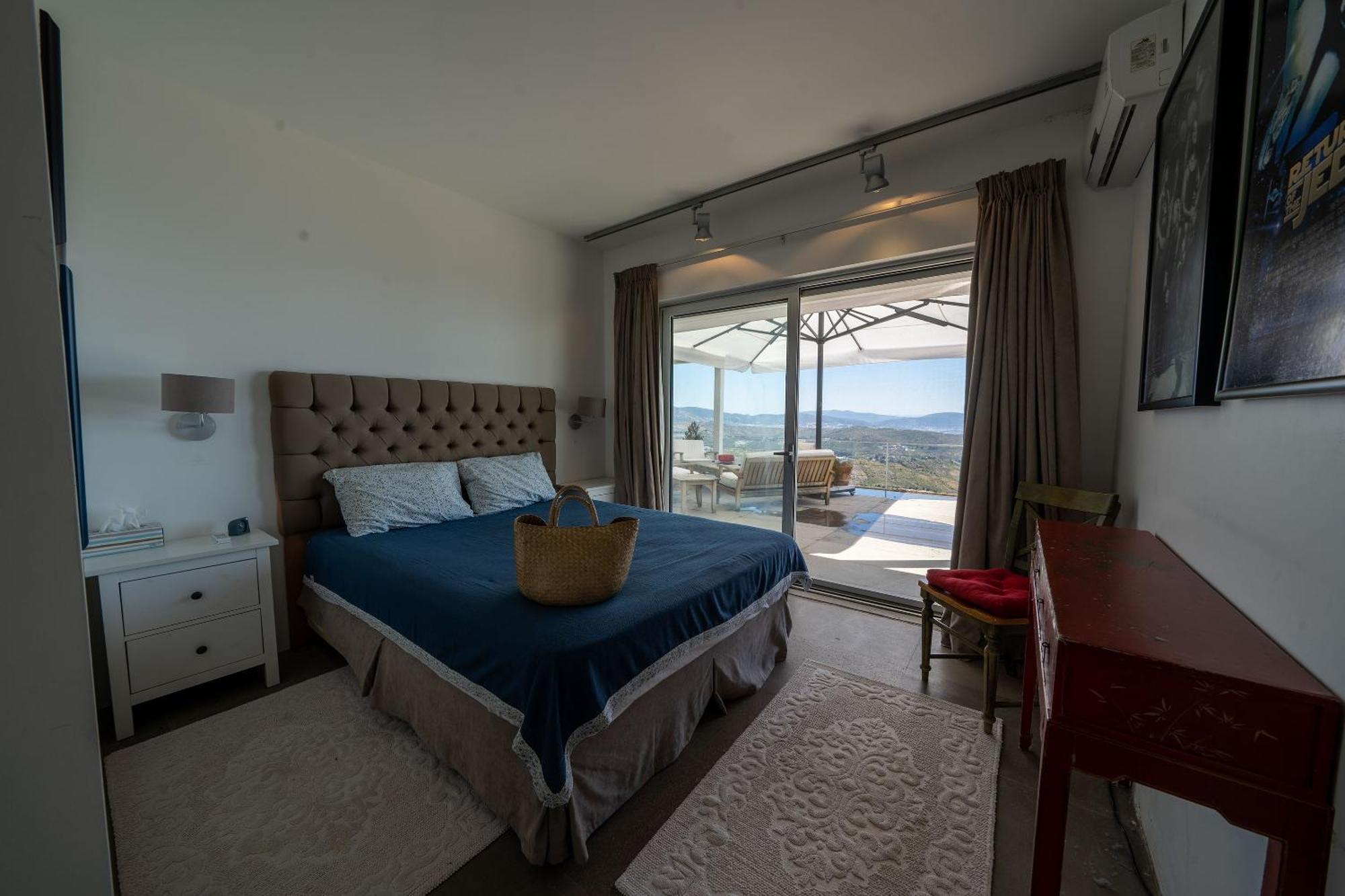 Stunning Sea View & Private Garden In