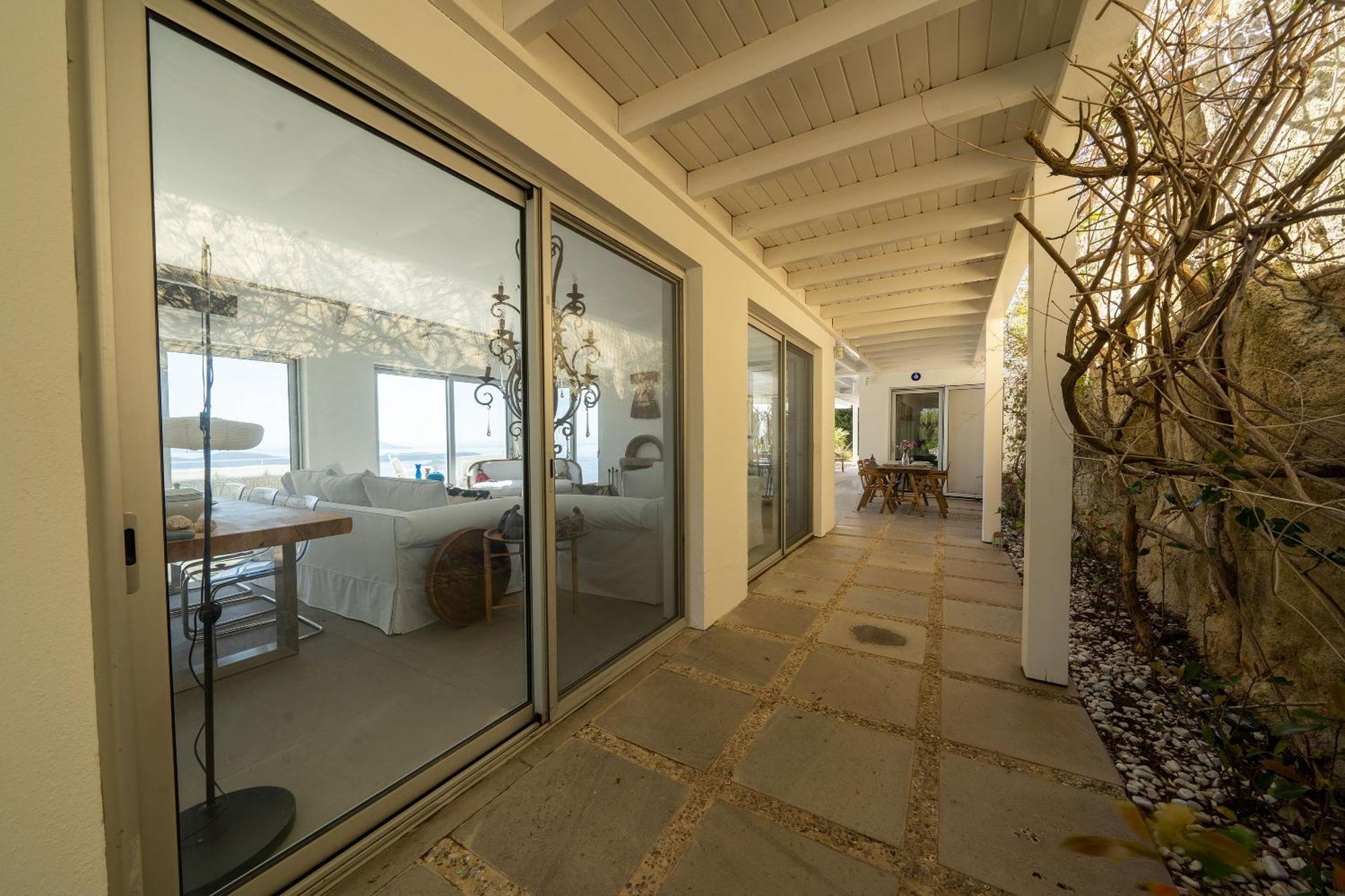 Stunning Sea View & Private Garden In Villa