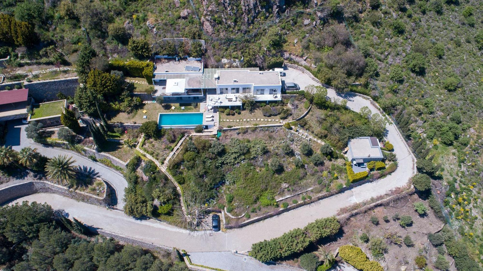 Villa Stunning Sea View & Private Garden In *
