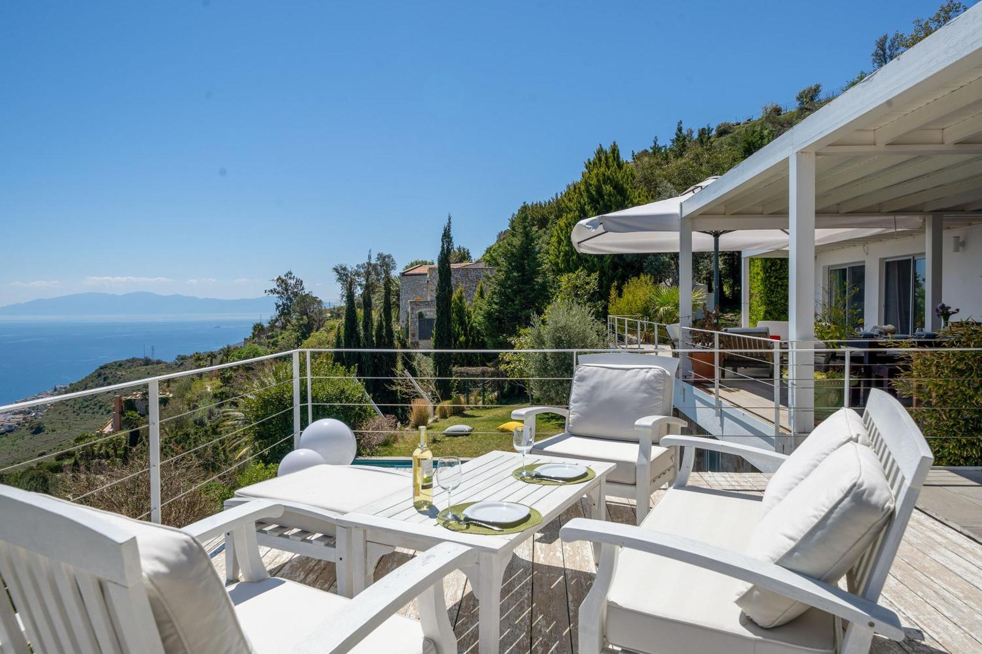 Stunning Sea View & Private Garden In Villa