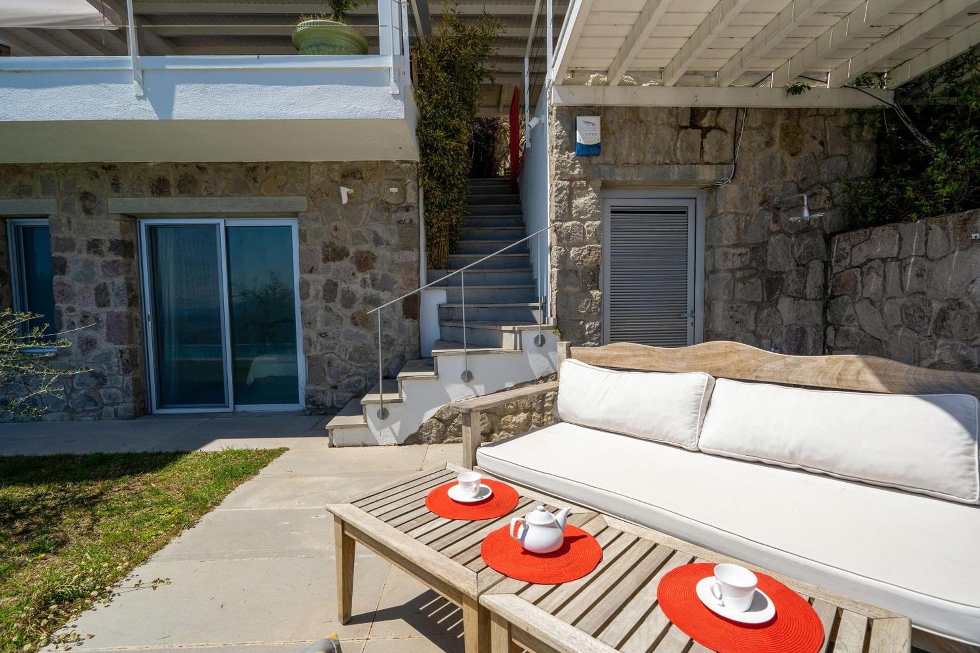 Villa Stunning Sea View & Private Garden In